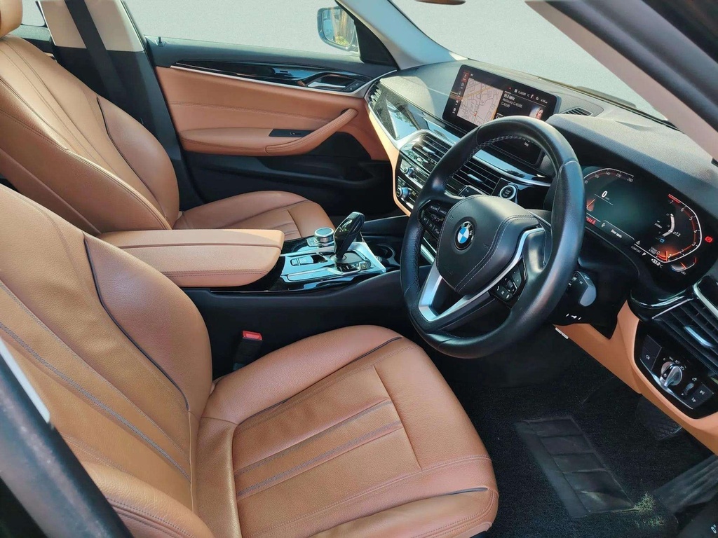 8990E-interior