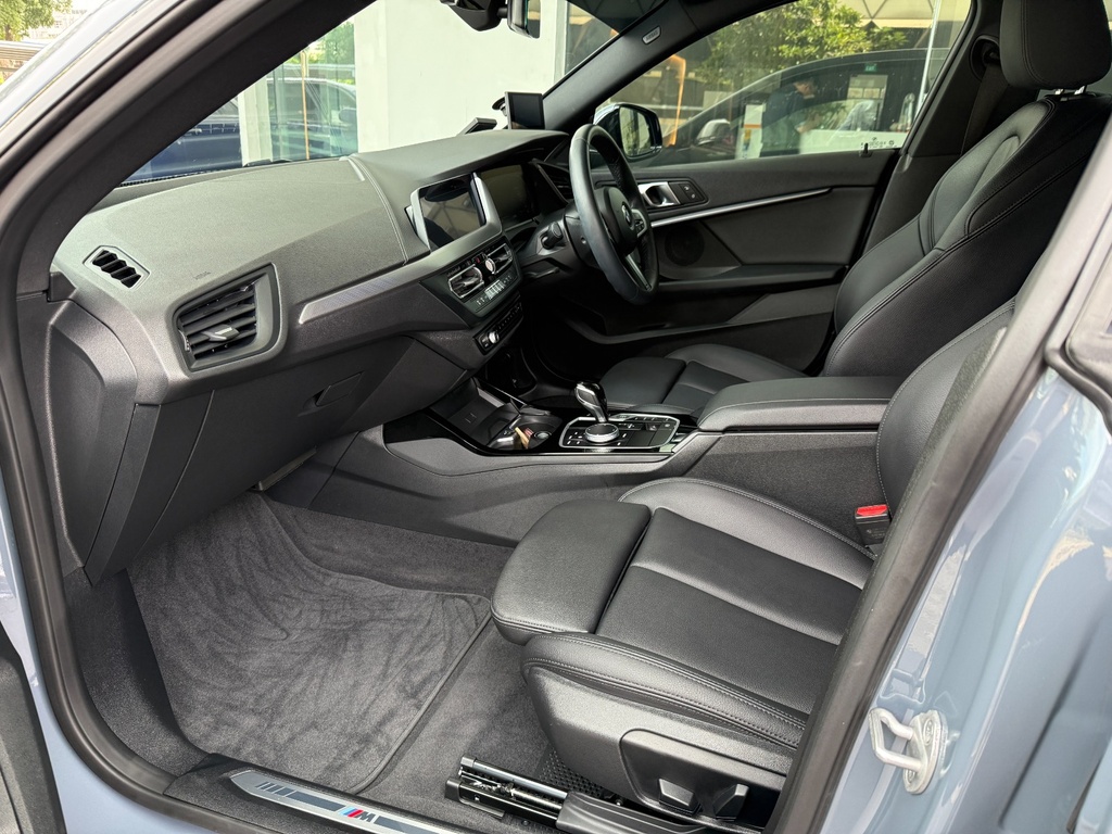 2718T-front seat